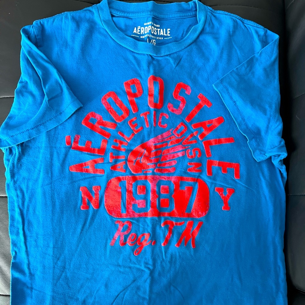 Man’s large size Aeropostale blue with red print